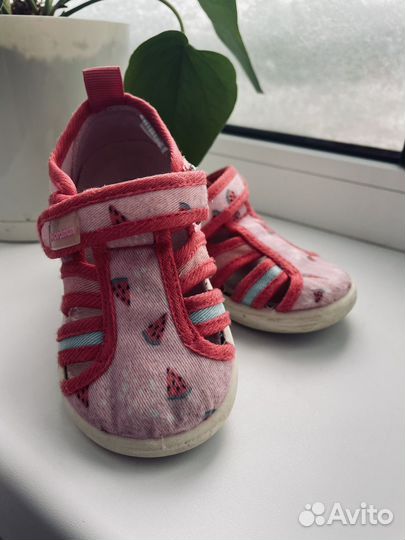 Сандалии для девочки