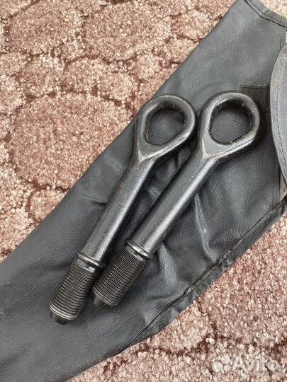 Буксировочный крюк тойота