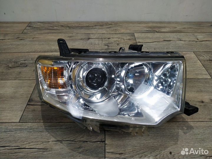 Фара правая Pajero Sport Паджеро Спорт 2