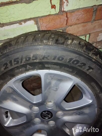 Продам комплект зимних колëс