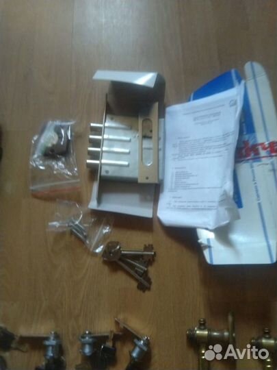 Замки, вставки, петли, защёлки, задвижки