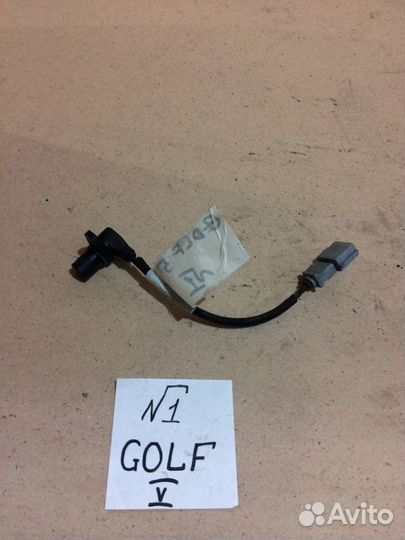 Датчик коленвала VW Golf 5 2.0 FSI