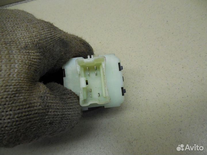 Блок управления стеклоподъемниками Duster 2012