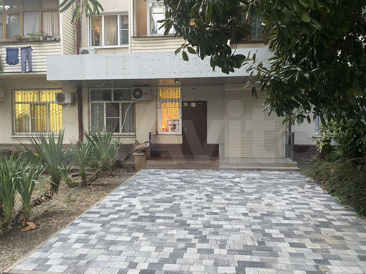 Торговая площадь или офис с парковкой, 70 м²