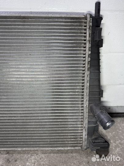 Радиатор охлаждения двигателя Ford Focus 2010