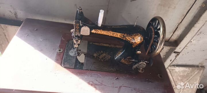 Швейная машинка зингер