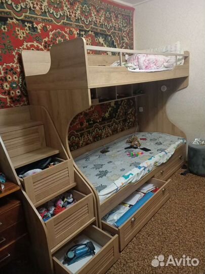 Двухъярусная кровать