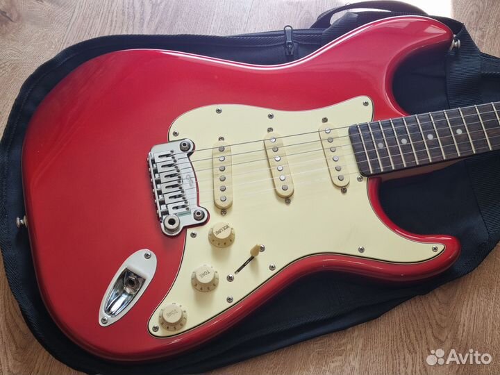 G&L Tribute Legacy Candy Apple Red