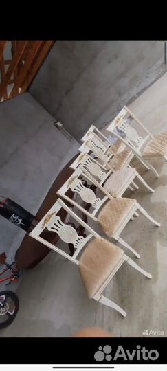 Стол и стулья