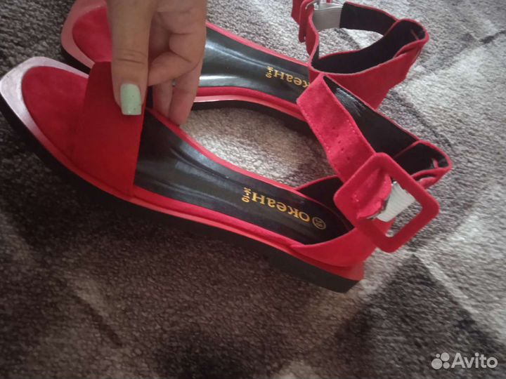 Босоножки новые 38