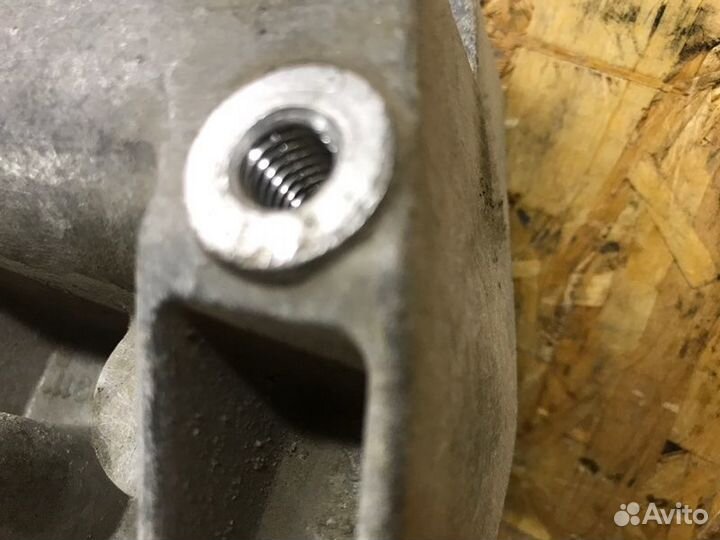 Кронштейн кпп левый Skoda Octavia A5 лифтбек 1