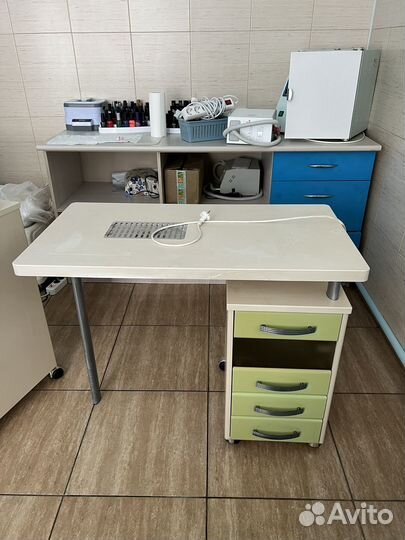 Стол для маникюра с вытяжкой бу