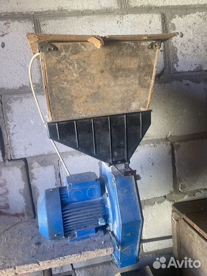 Мельница для зерна бу