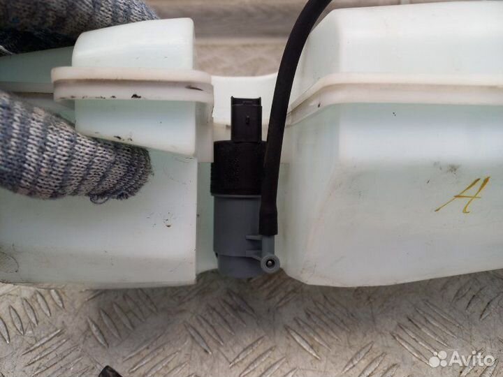 Бачок омывателя лобового стекла Renault Logan 1