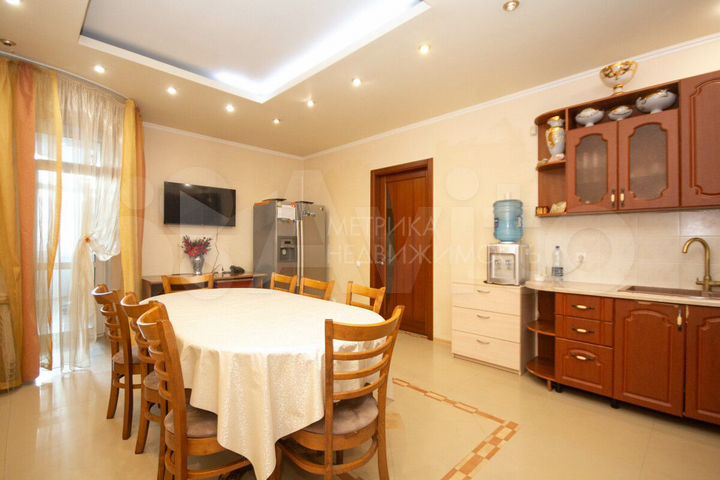 4-к. квартира, 140 м², 2/9 эт.