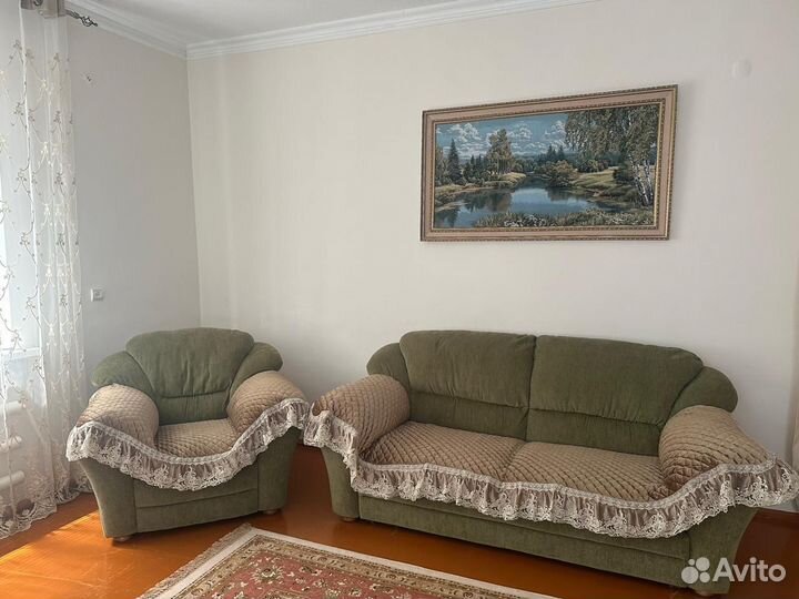 Диван с двумя креслами