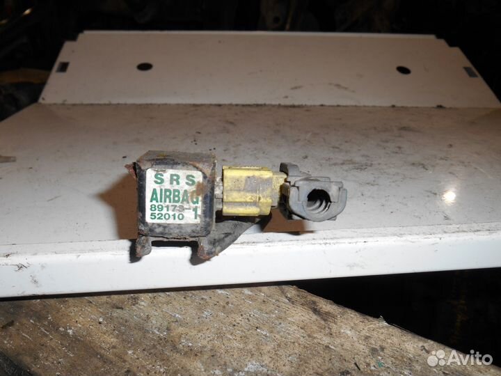 Датчик airbag 89173-52010 Toyota Yaris Тойота Ярис