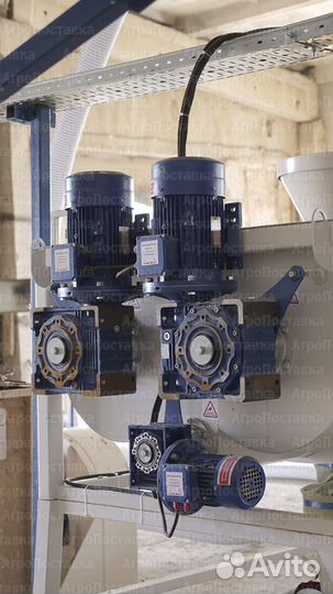 Смеситель для комбикорма горизонтальный сг-1,5