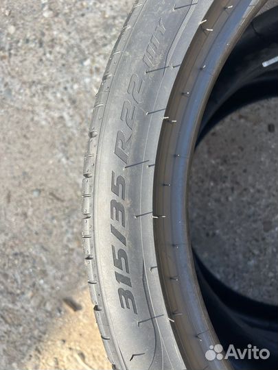 Pirelli P Zero 275/40 R22 и 315/35 R22