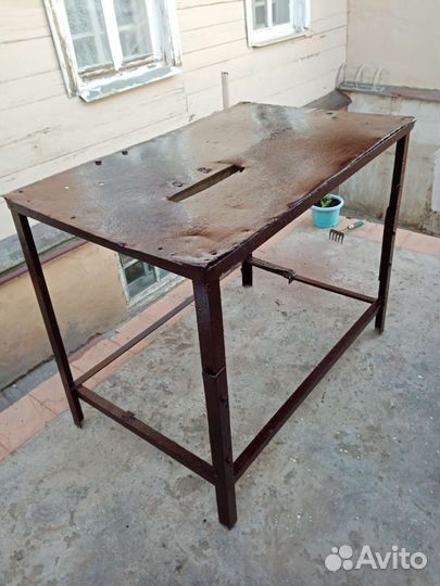 Стол металлический