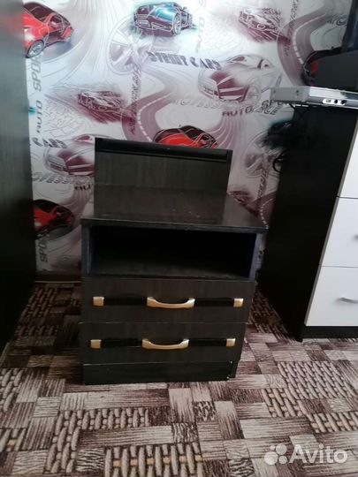 Трюмо и тумбочки