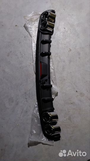 Унивepсальный чёрный споллер - диффузоp нa зaд