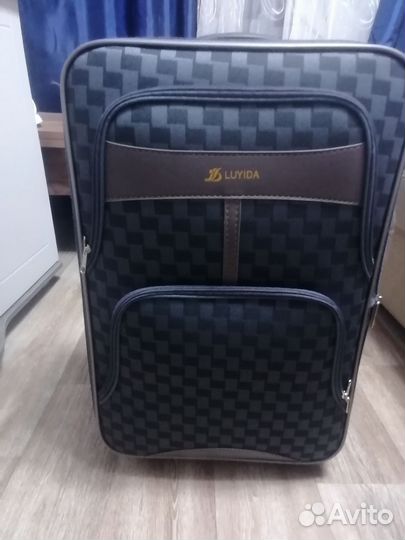 Чемодан на колесах