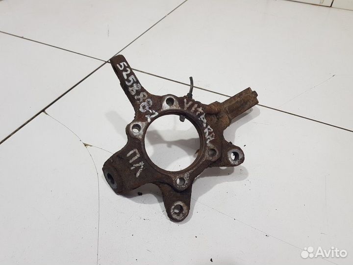 Кулак поворотный передний левый