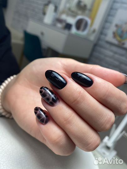 Маникюр и педикюр