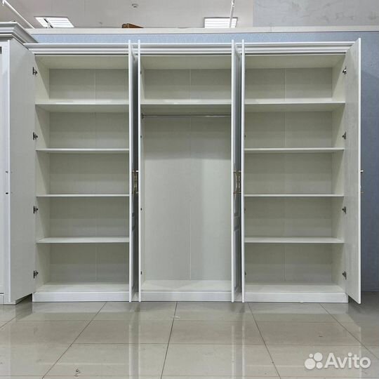 Шкаф распашной белый