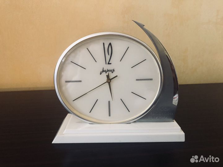 Часы настольные механические
