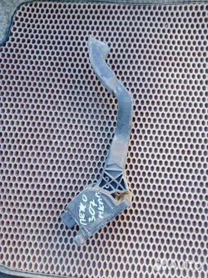 Педаль газа Peugeot 307