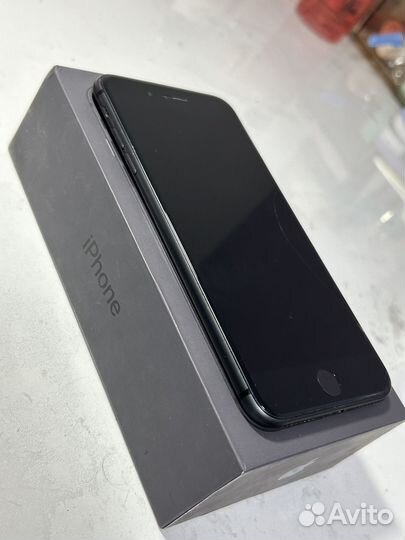 iPhone 8 Plus, 64 ГБ