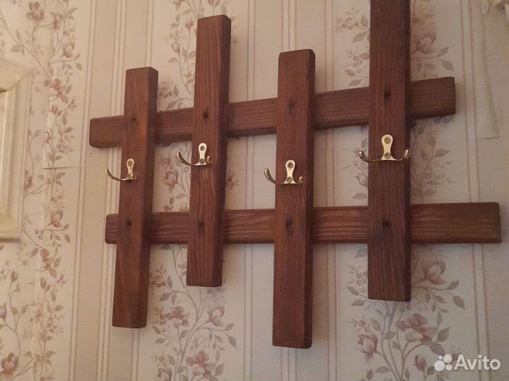 Вешалка для одежды настенная