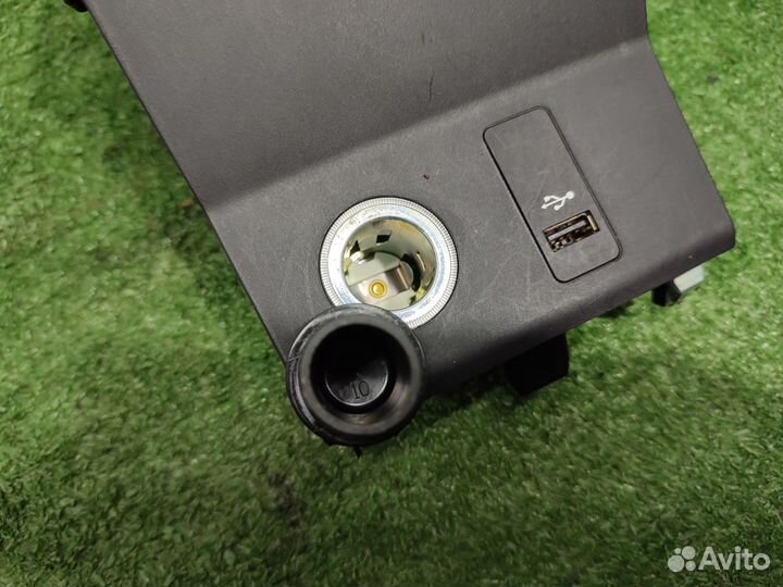 Декоративная накладка центральной консоли BMW i3