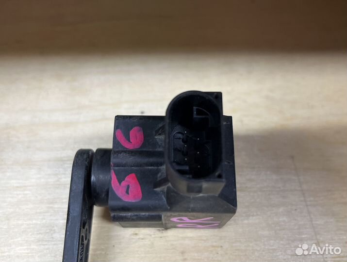 Датчик подвески задний правый Volvo S80 II 06-09г