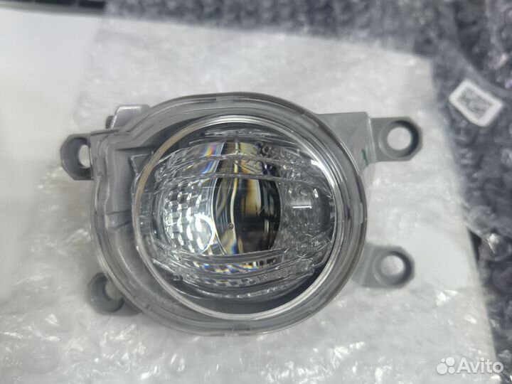 Фара противотуманная Тойота Хайлюкс правая