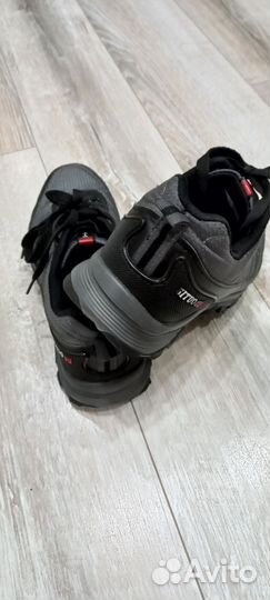 Кроссовки подростковые