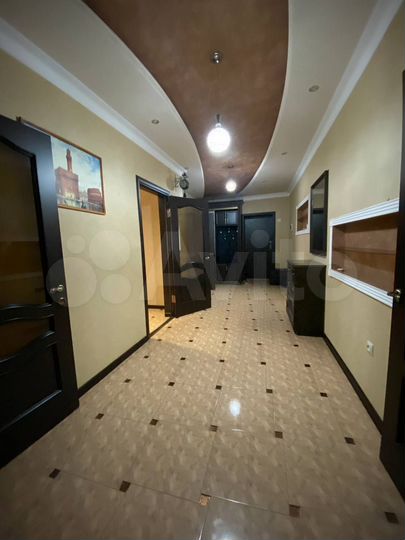 3-к. квартира, 98 м², 2/5 эт.