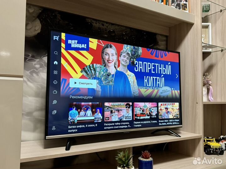 Огромный SMART телевизор 110см wi-fi