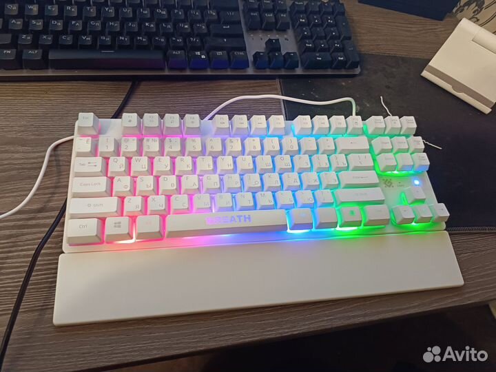 Игровая клавиатура мембранная белая с подставкой