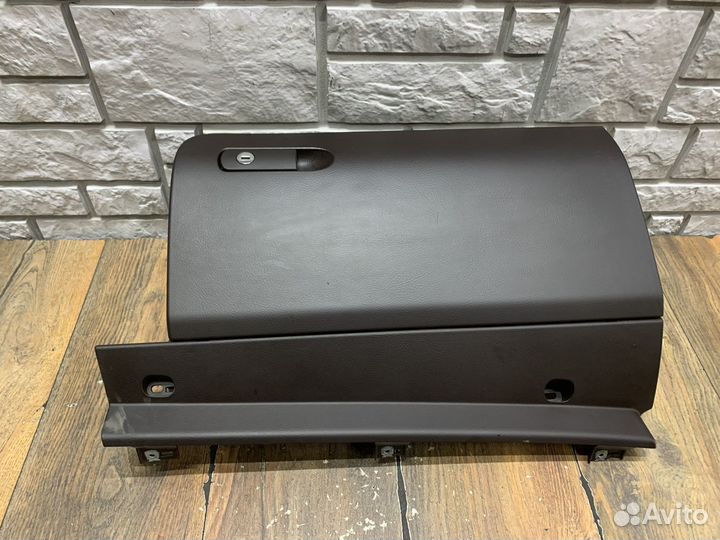 VW Touareg NF Бардачок