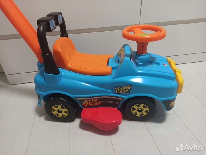 Автомобиль каталка-качалка, толокар машинка