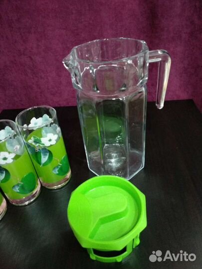 Кувшин и три стакана