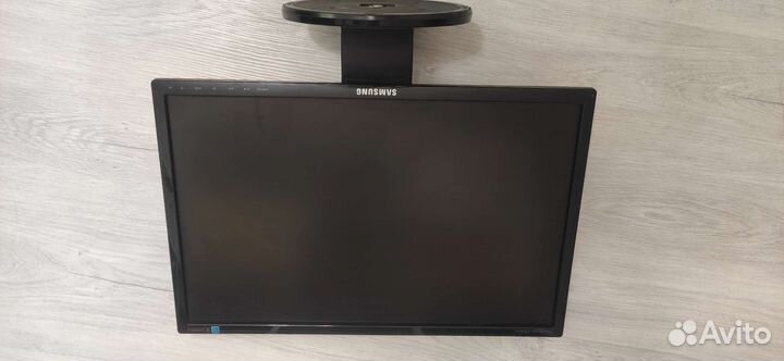 Монитор и клавиатура