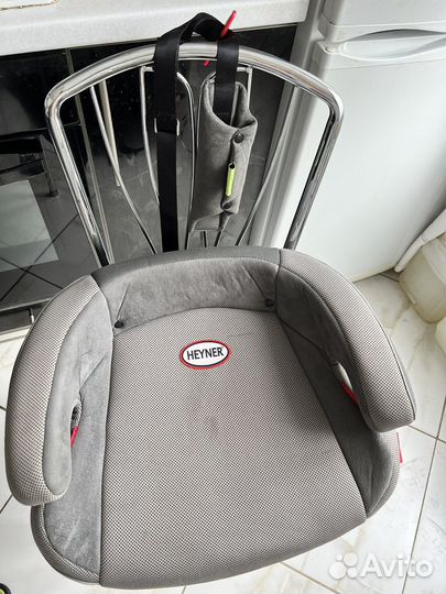 Автокресло бустер Heyner isofix