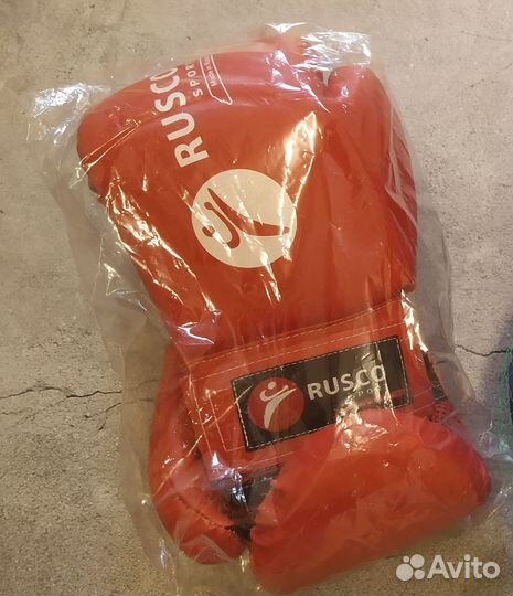 Новые боксерские перчатки 8oz