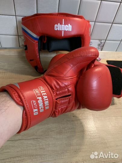 Боксерские перчатки и шлем для бокса clinch