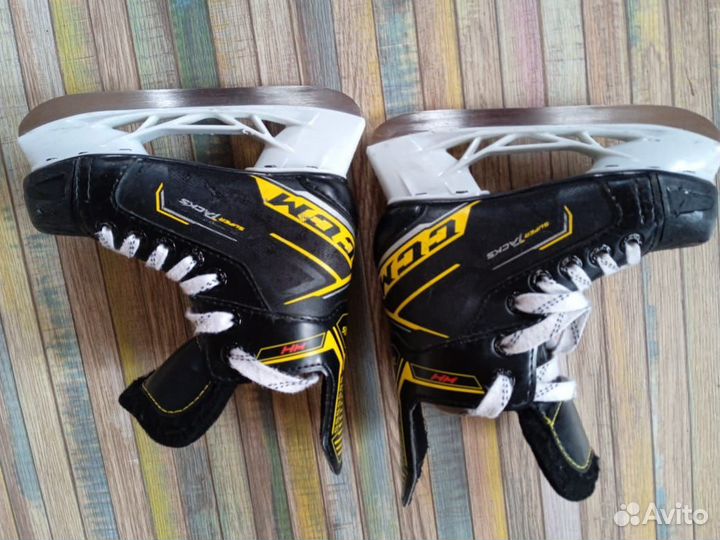 Коньки хоккейные