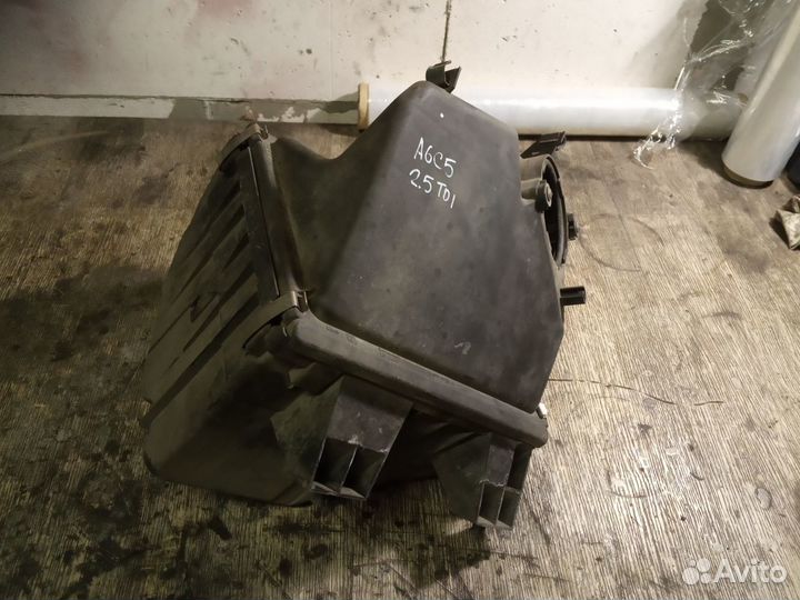 Корпус воздушного фильтра 2.5 tdi Audi A6 C5